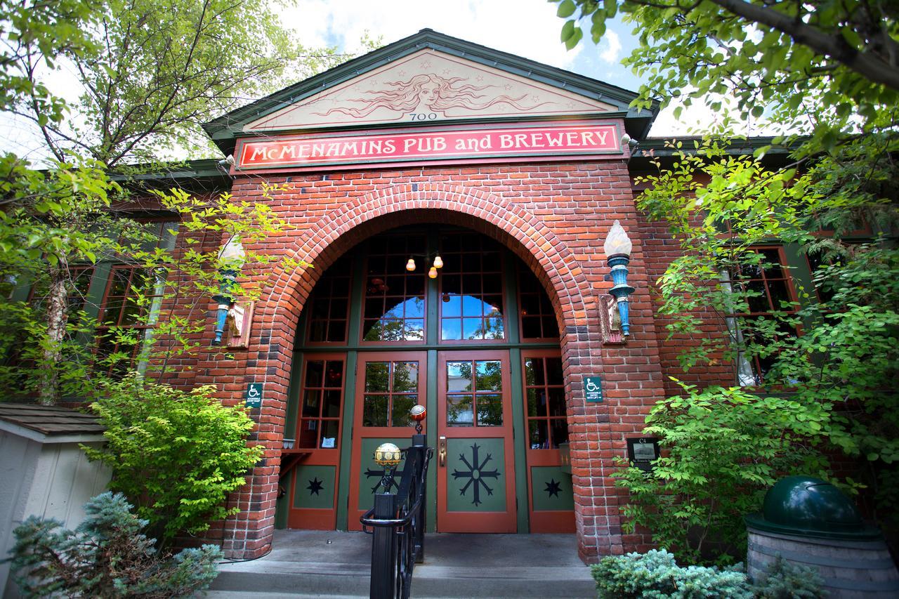 Hotel Mcmenamins Old St. Francis School Bend Exterior foto