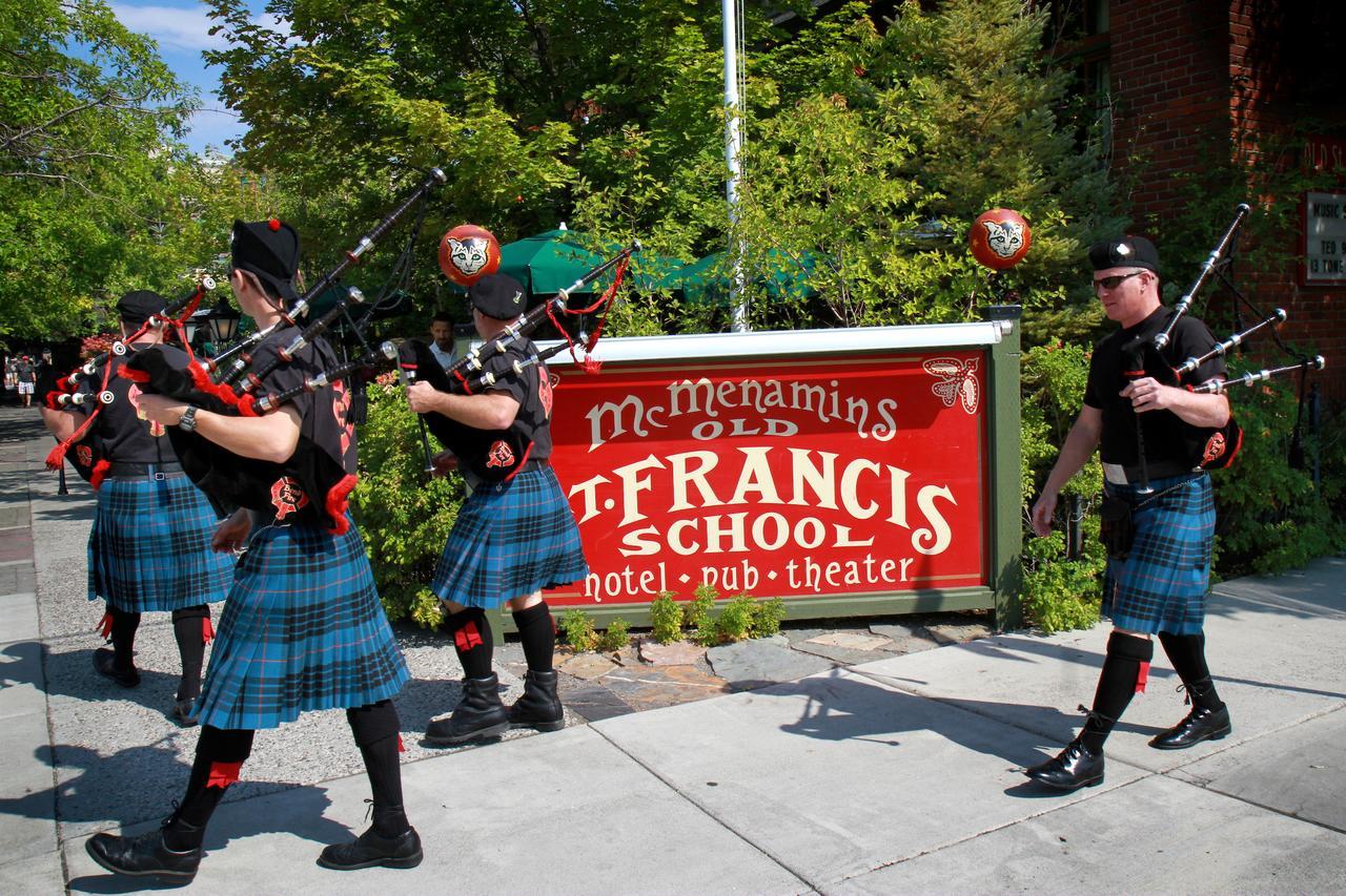 Hotel Mcmenamins Old St. Francis School Bend Exterior foto